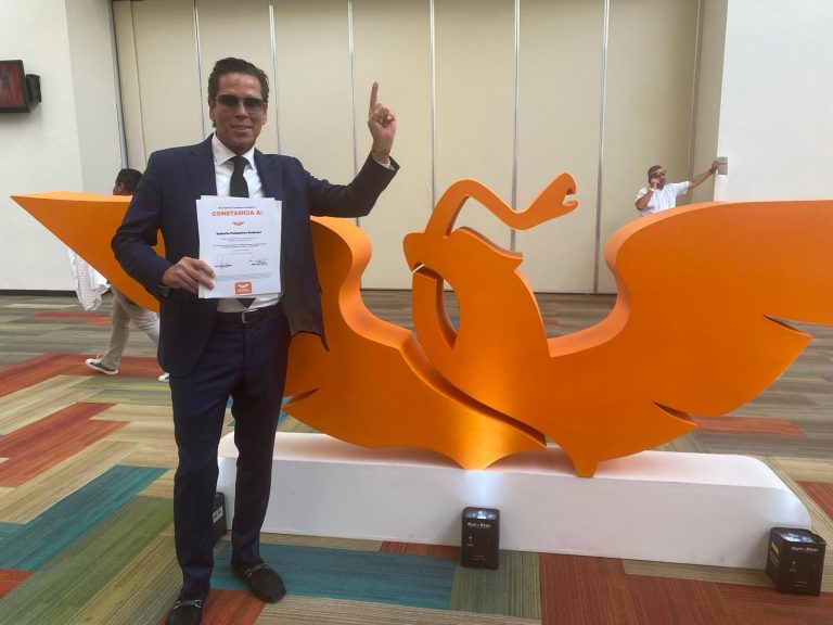 Roberto Palazuelos rinde protesta como candidato a senador de MC por Quintana Roo